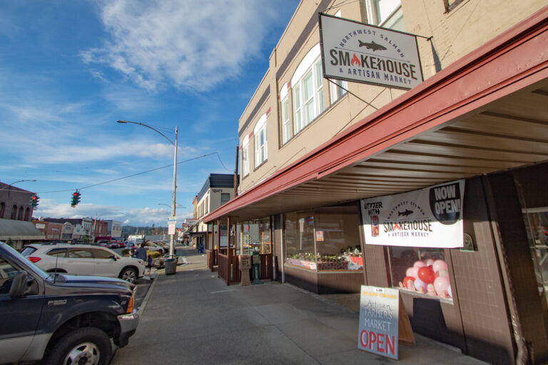 Northwest Salmon Smokehouse and Artisan Market opens to crowds in downtown Chehalis